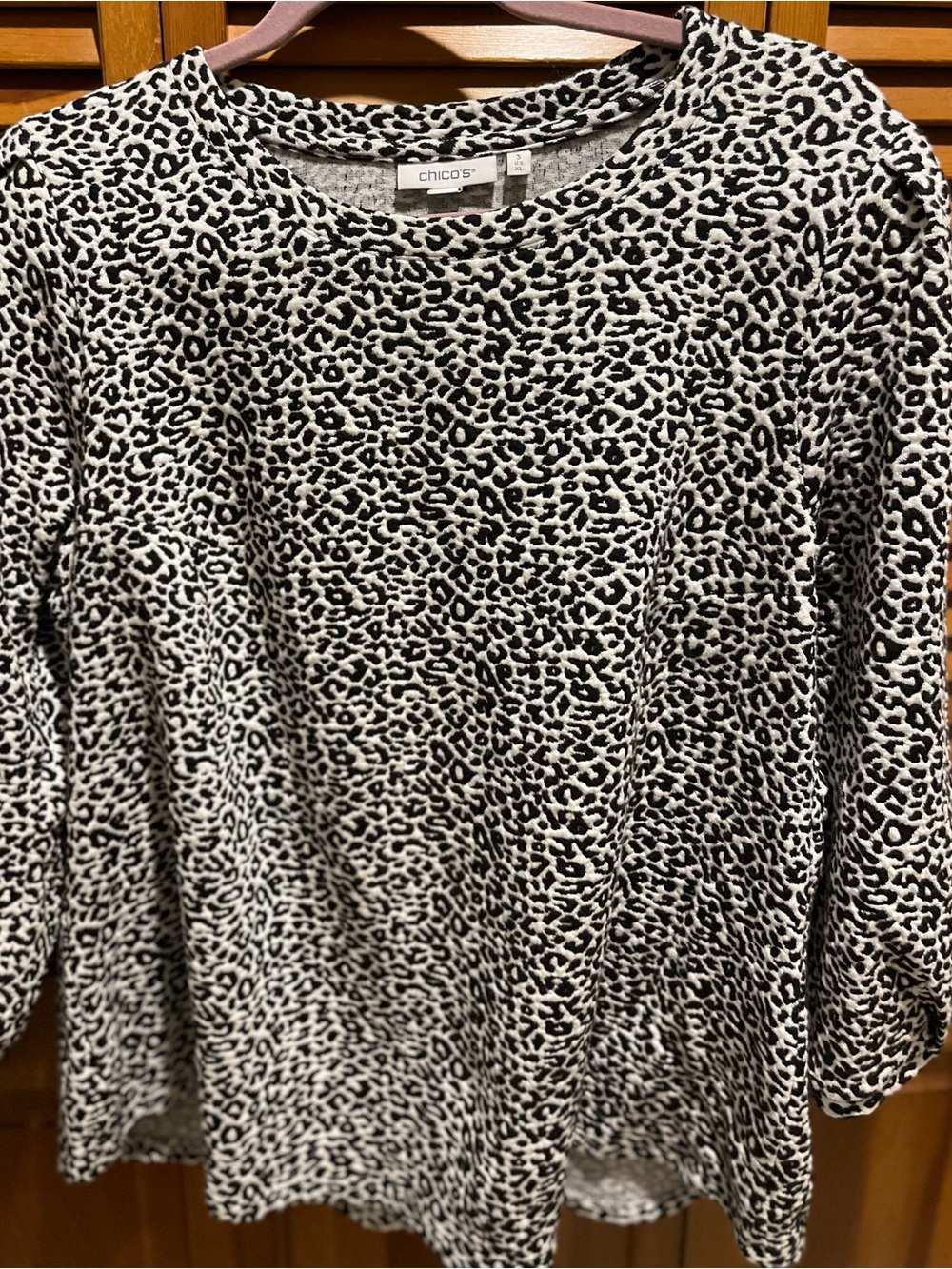 67. WOMENS CHICO’S 3/XL DETAIL TOP